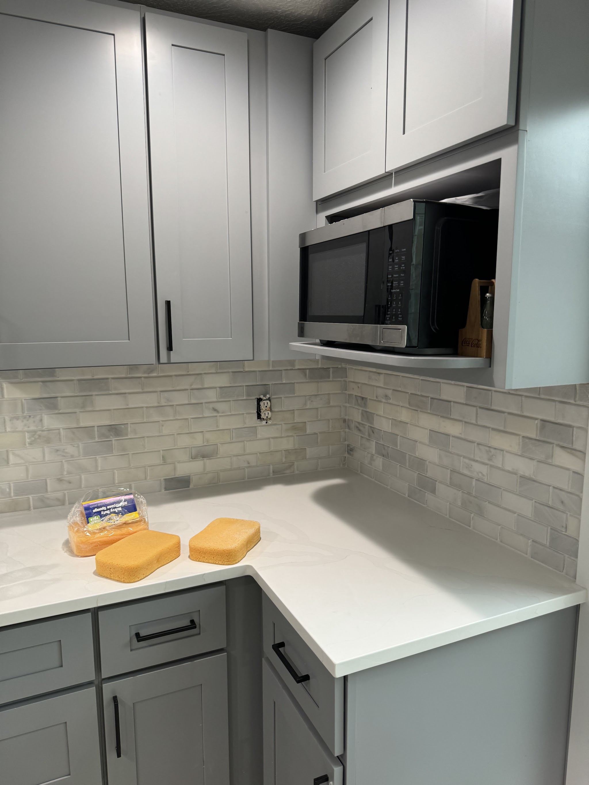 Finished tile backsplash with built-in microwave nook